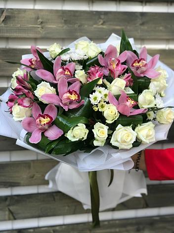 Букет цветов из: Розы и Хризантемы в Фершампенуаз
