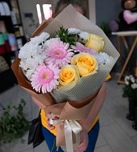 Букет цветов из:  Герберы, Розы и Хризантемы в Фершампенуаз