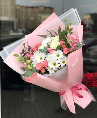 Букет цветов из: Розы, Лизиантусы и Хризантемы в Фершампенуаз
